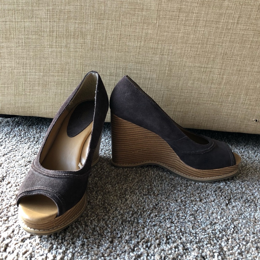 Mossimo brown suede wedge Size 8 1/2